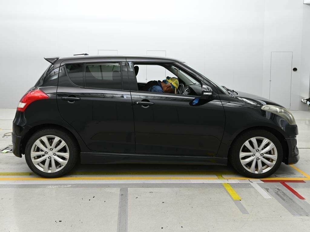 Suzuki Swift Hatchback Black #3