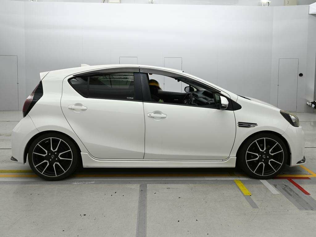 Toyota Aqua Hatchback White #5
