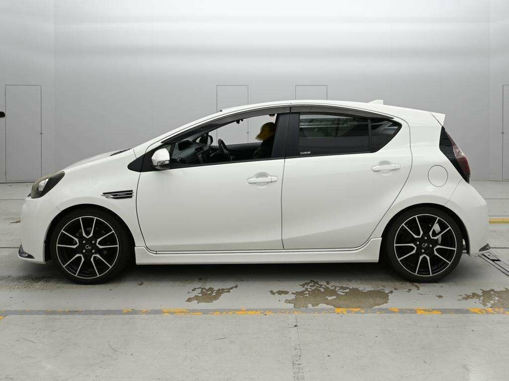 Toyota Aqua Hatchback  #5