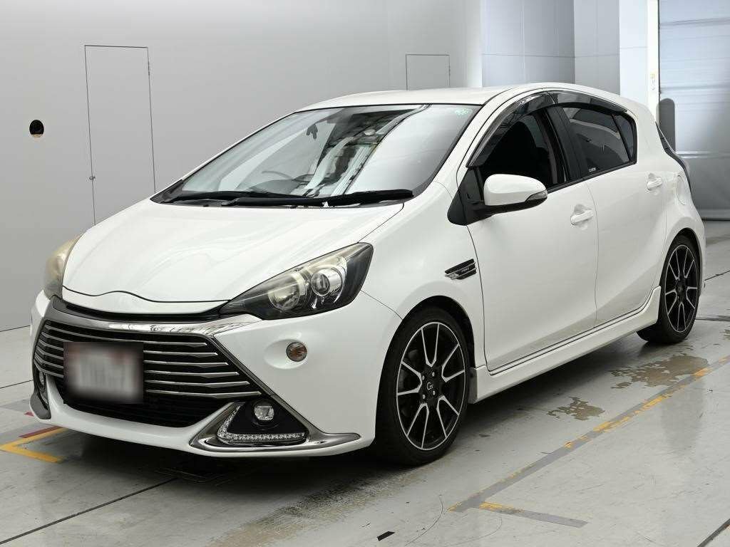 Toyota Aqua Hatchback  #3