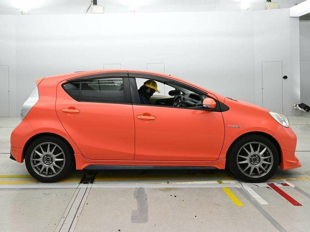 Toyota Aqua Hatchback Orange #6