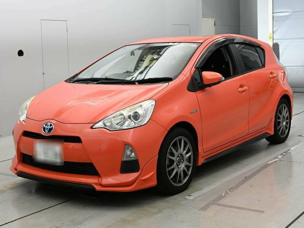 Toyota Aqua Hatchback Orange #2