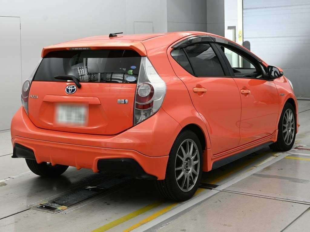 Toyota Aqua Hatchback Orange #3