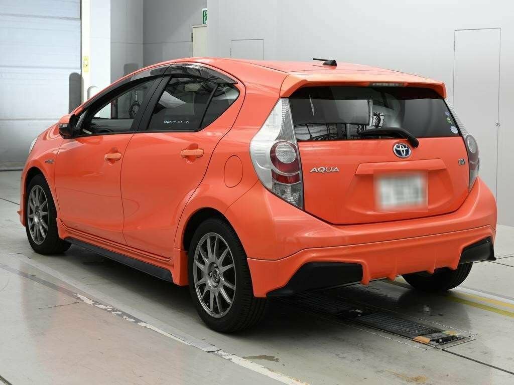 Toyota Aqua Hatchback Orange #5