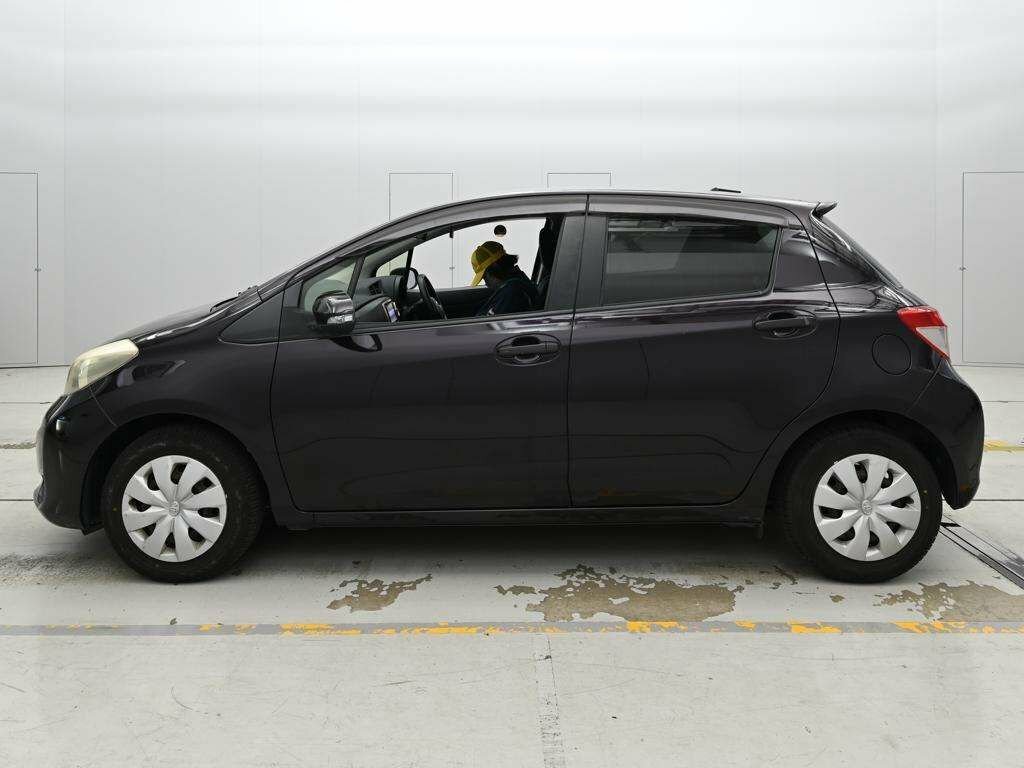 Toyota Vitz Hatchback Purple #5