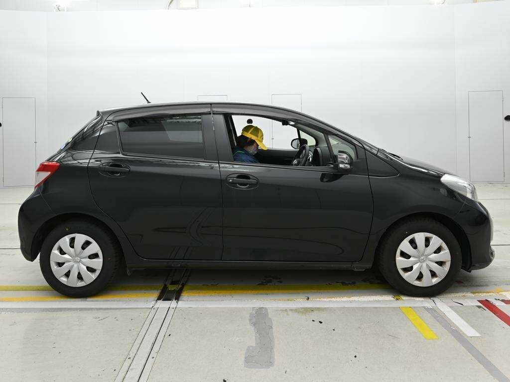 Toyota Vitz Hatchback Black #5