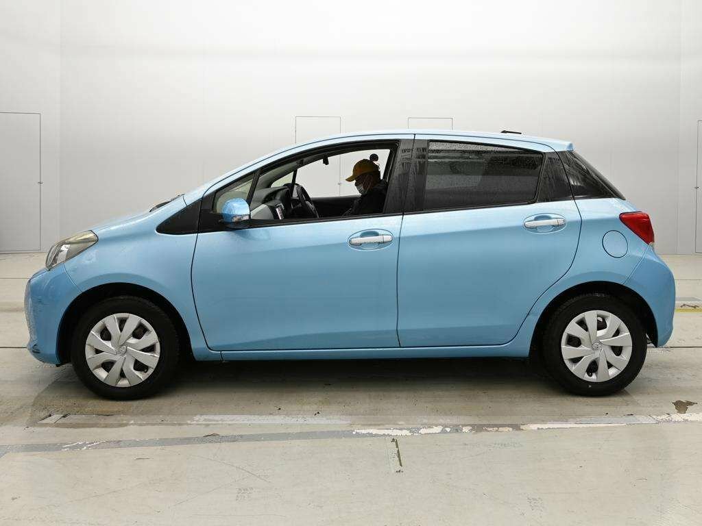 Toyota Vitz Hatchback Blue #6
