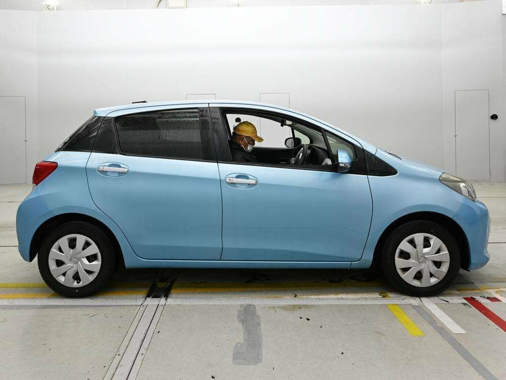 Toyota Vitz Hatchback Blue #5