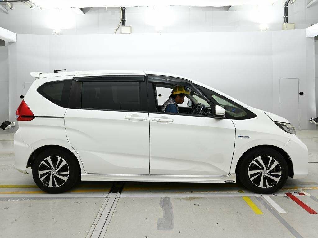 Honda Freed Hatchback White #5