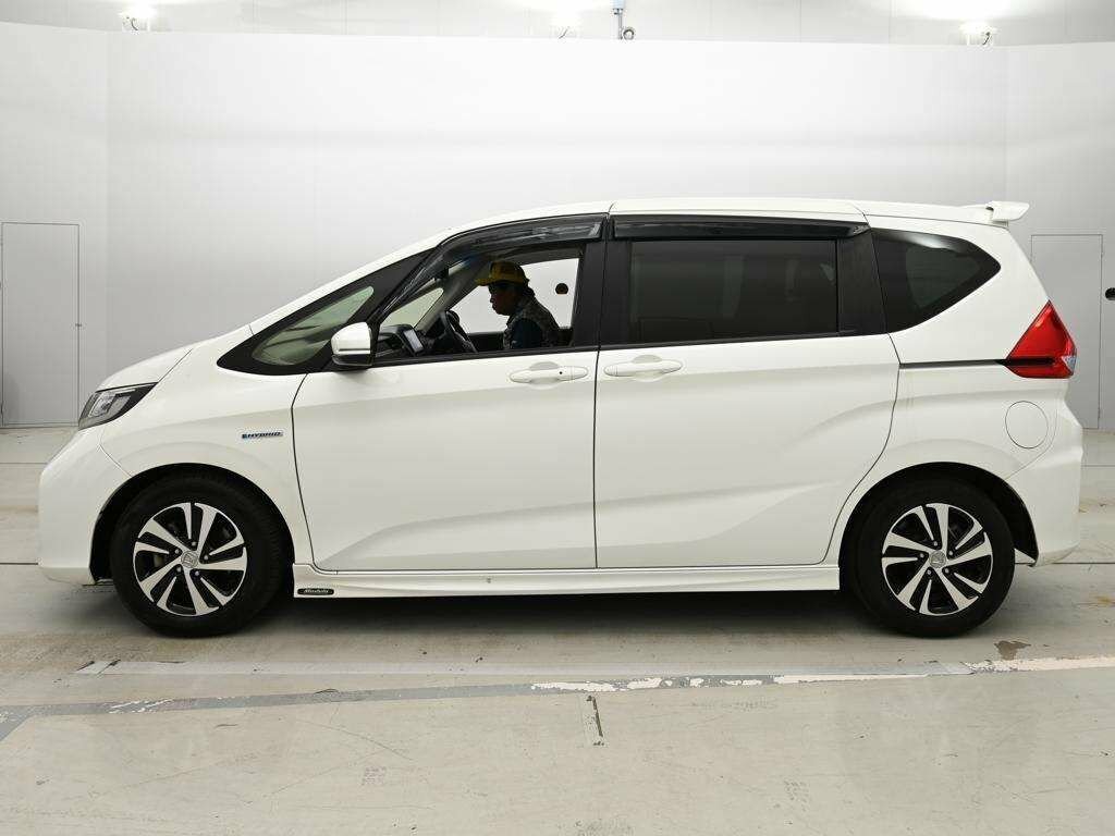 Honda Freed Hatchback White #6