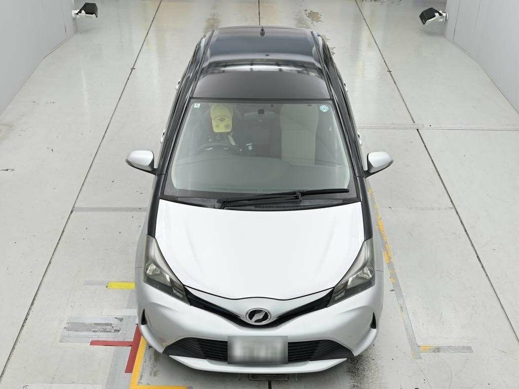 Toyota Vitz Hatchback Silver #2