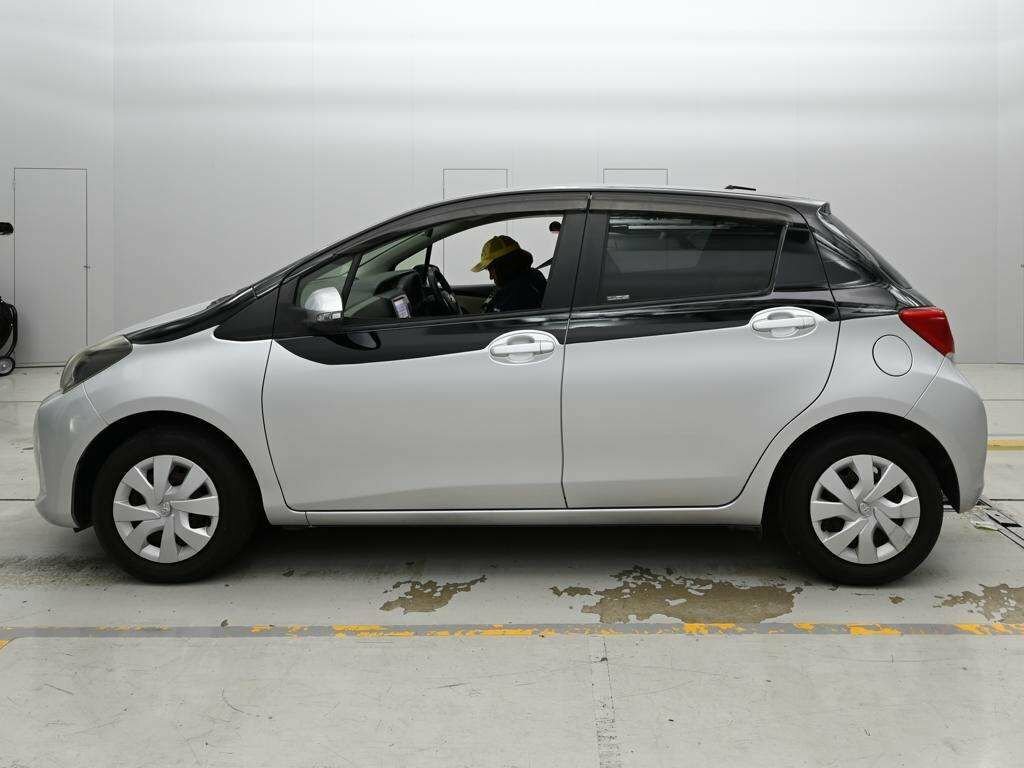 Toyota Vitz Hatchback Silver #6