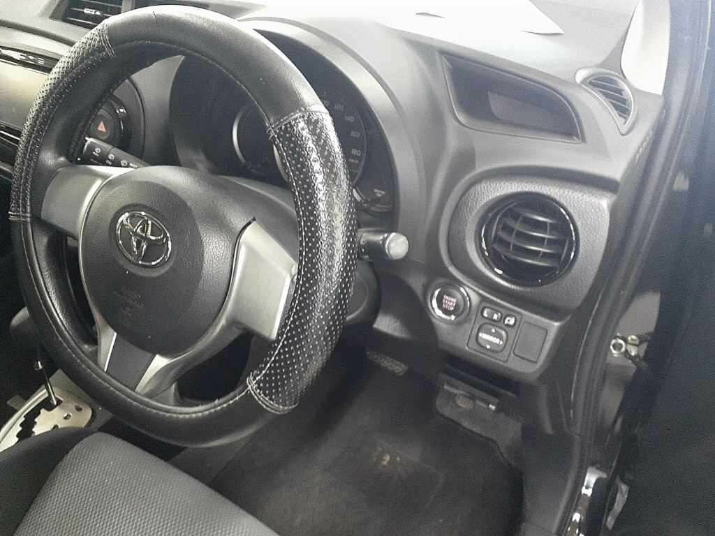 Toyota Vitz 1.0 Icon Hatchback 2011 - 2015 Silver #8