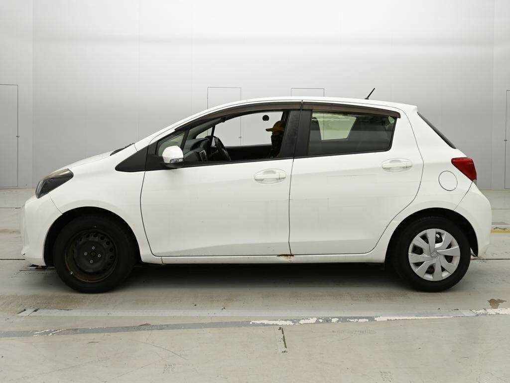 Toyota Vitz Hatchback White #6