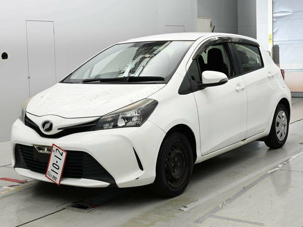 Toyota Vitz Hatchback White #3