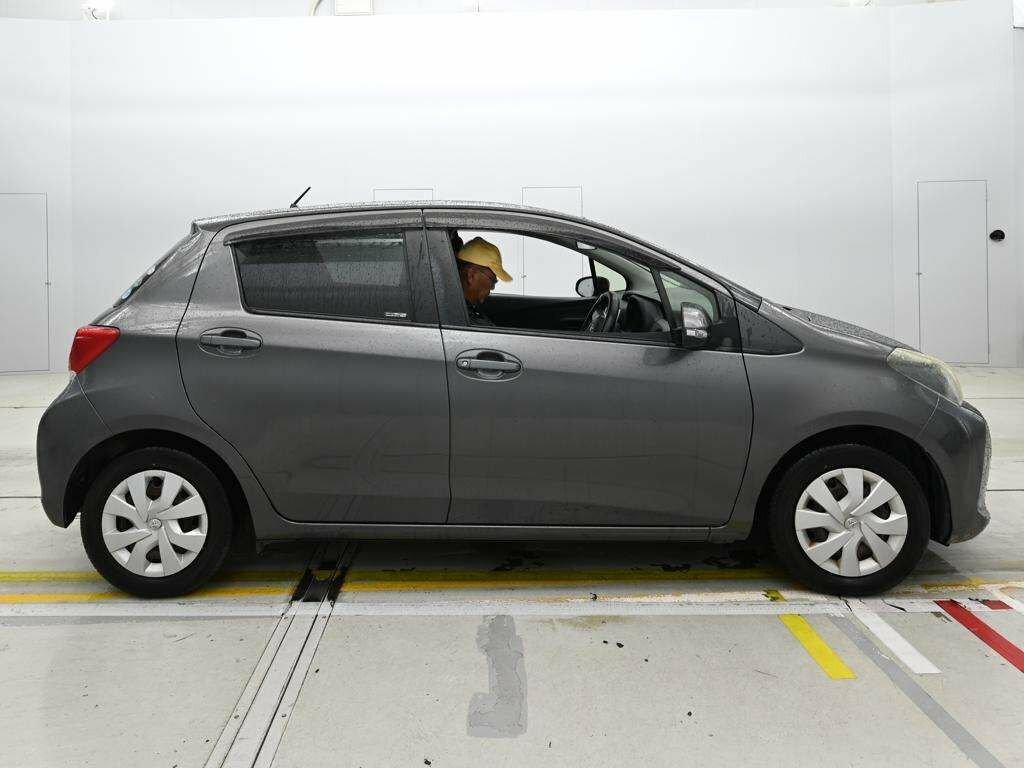 Toyota Vitz Hatchback Grey #4