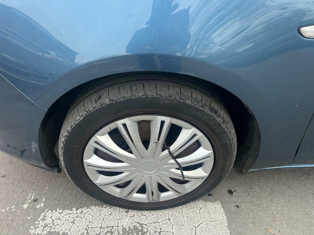 Vauxhall Zafira Tourer Se White #23