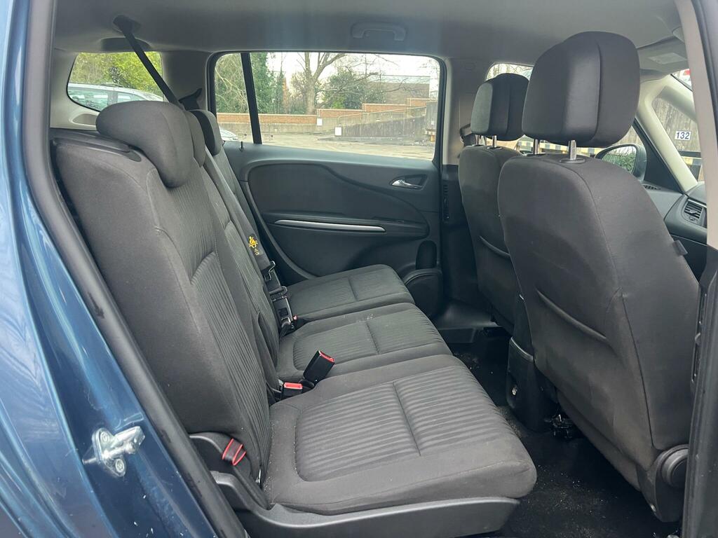 Vauxhall Zafira Tourer Se White #17