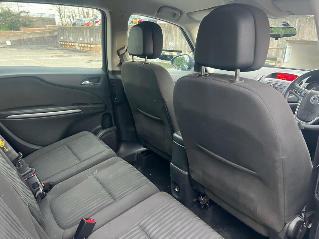 Vauxhall Zafira Tourer Se White #16