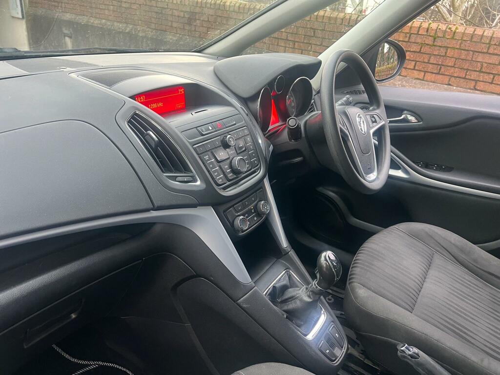 Vauxhall Zafira Tourer Se White #13