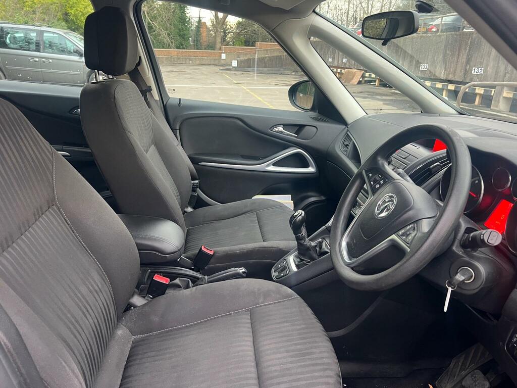 Vauxhall Zafira Tourer Se White #14