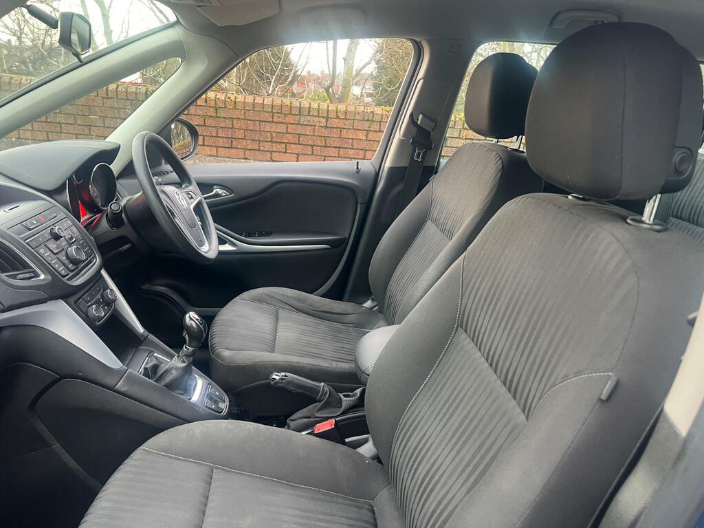 Vauxhall Zafira Tourer Se White #24