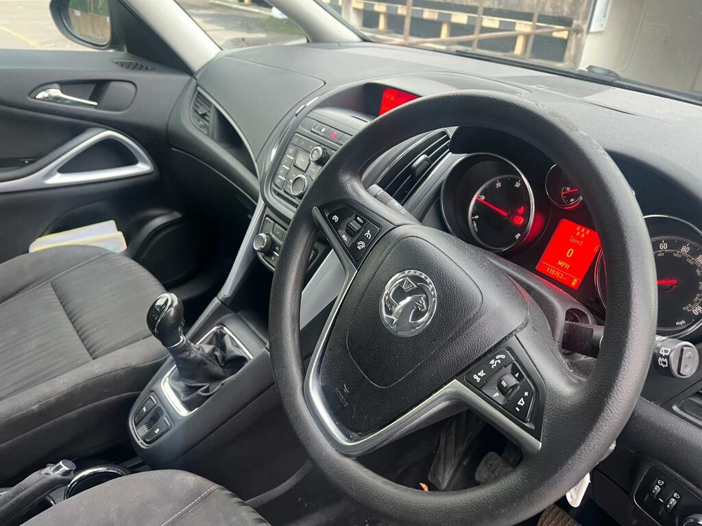 Vauxhall Zafira Tourer Se White #12