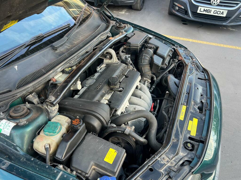 Volvo V70 2.4I 170 Bhp Se Estate Silver #22