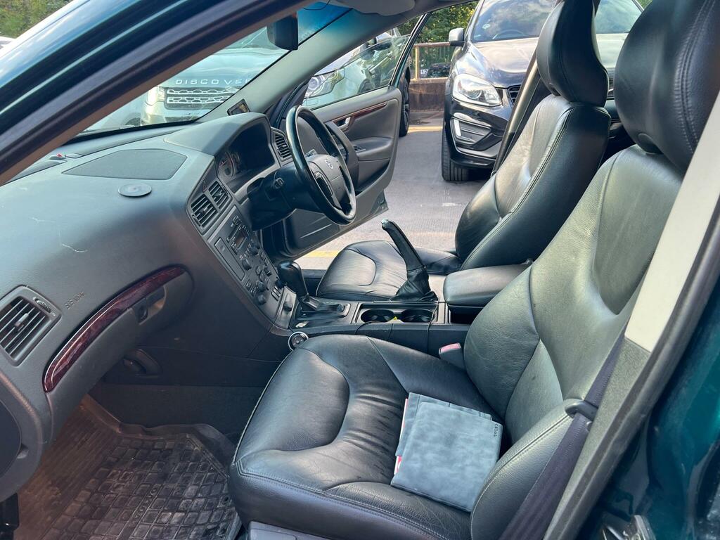 Volvo V70 2.4I 170 Bhp Se Estate Silver #28