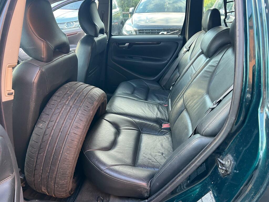 Volvo V70 2.4I 170 Bhp Se Estate Silver #17
