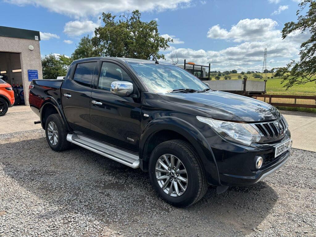 Mitsubishi L200 2.4 Di-d Dc Titan 4Wd Euro 6 Black