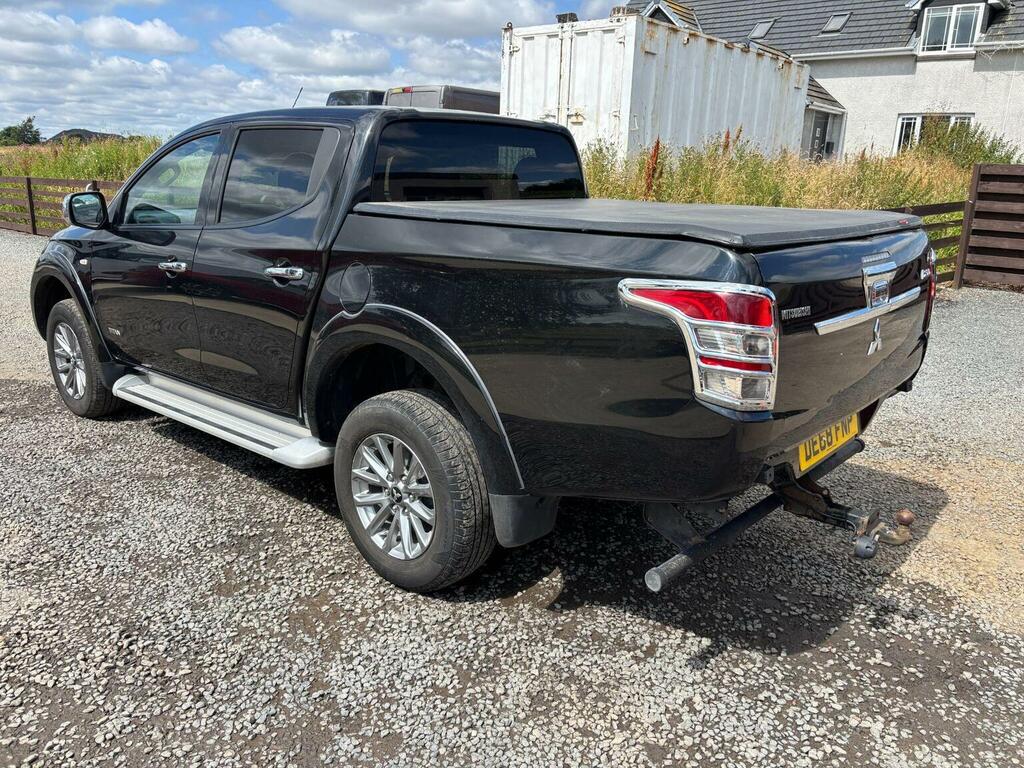 Mitsubishi L200 Pickup 2.4 White #7