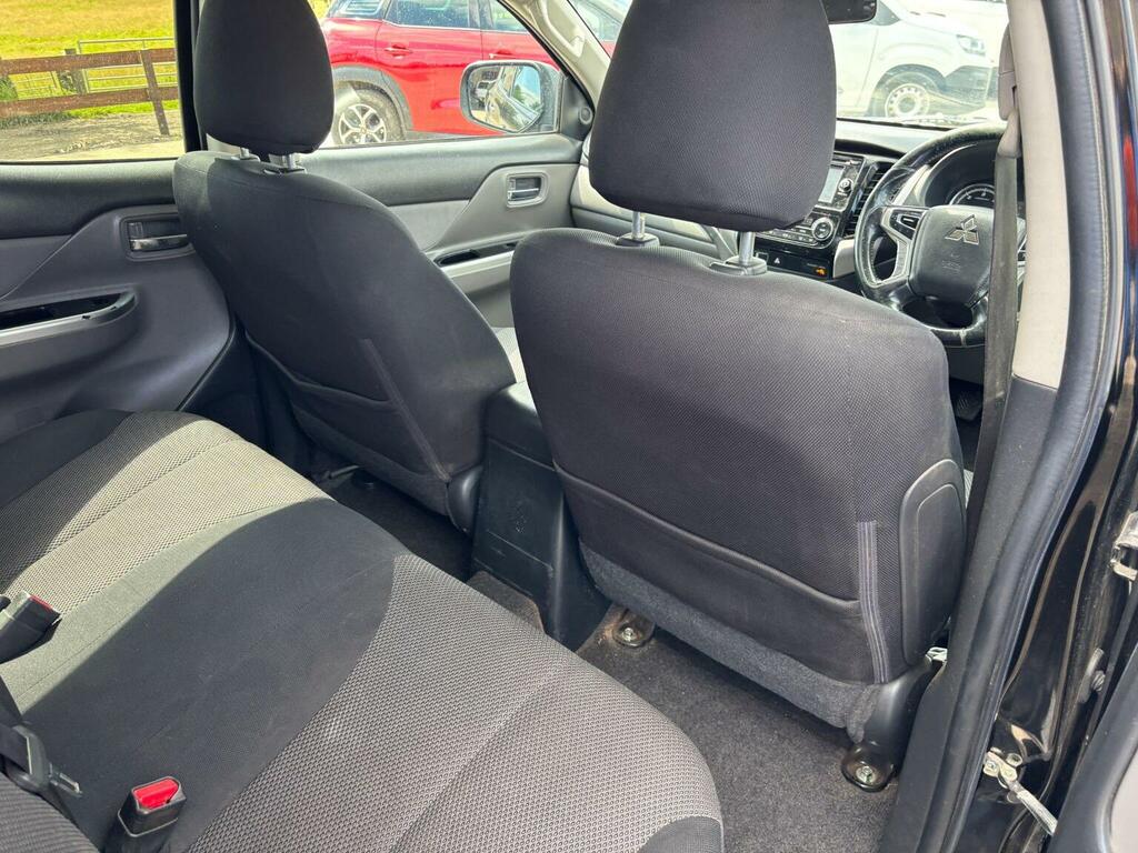 Mitsubishi L200 Pickup 2.4 White #8