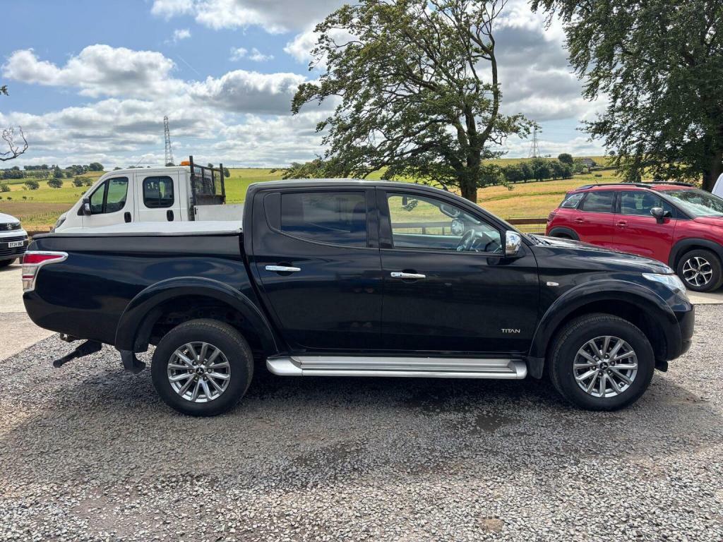 Mitsubishi L200 Pickup 2.4 White #12
