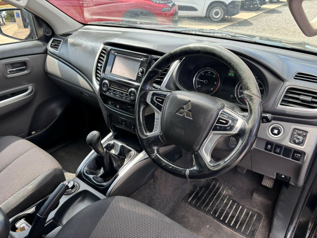 Mitsubishi L200 Pickup 2.4 White #11