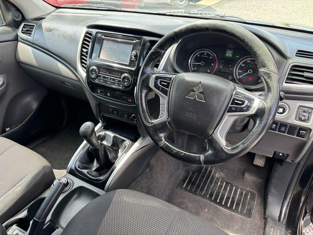 Mitsubishi L200 Pickup 2.4 White #9