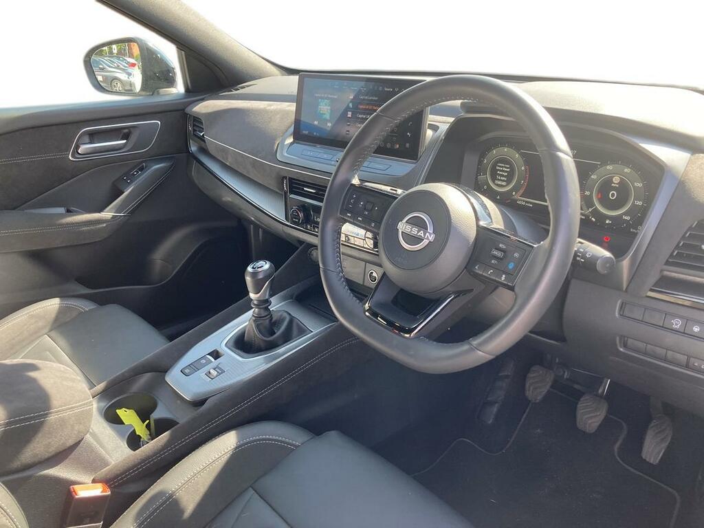 Nissan Qashqai 1.3 Dig-t Mh N-design LD25GBE White #2