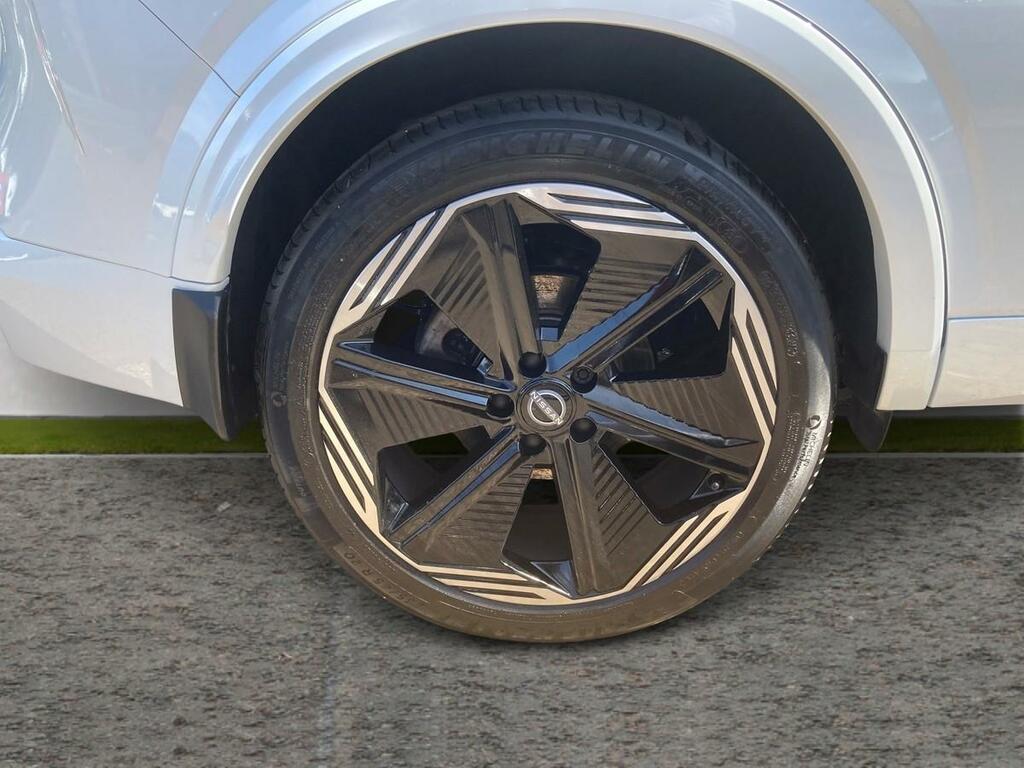 Nissan Qashqai 1.3 Dig-t Mh N-design LD25GBE White #3