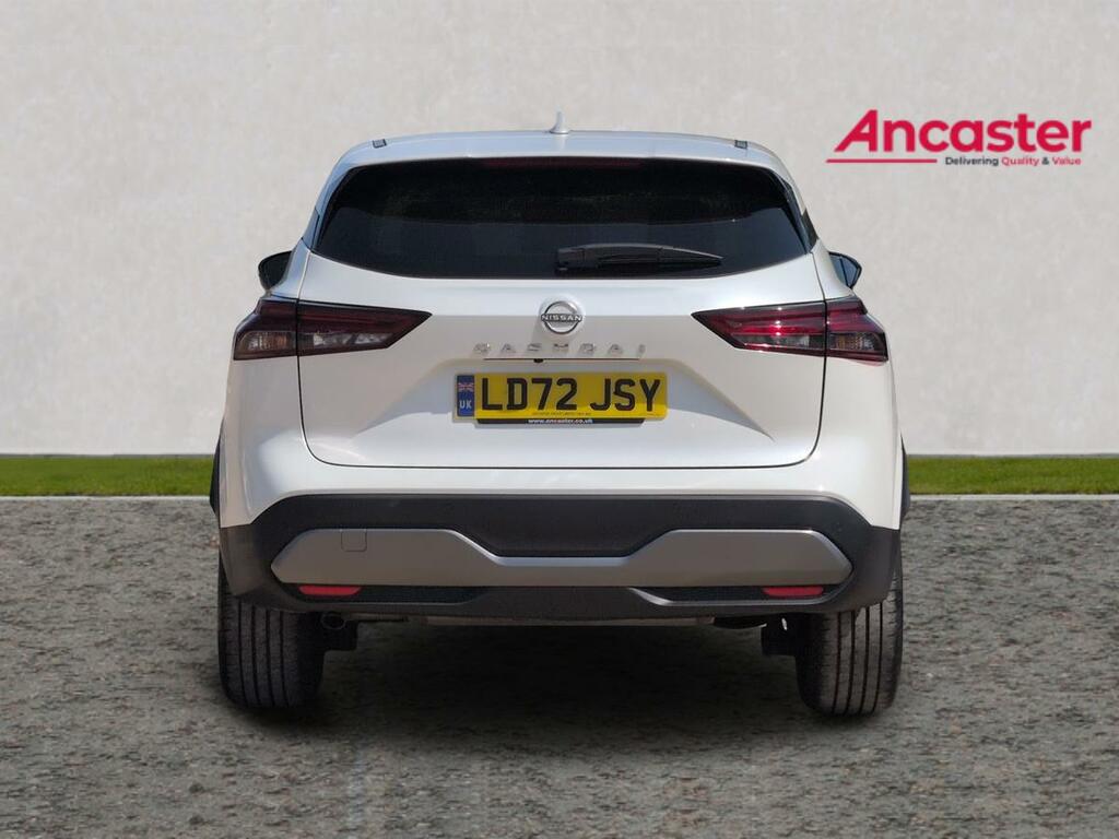 Nissan Qashqai 1.3 Dig-t Mh 158 N-connecta Xtronic LD72JSY White #4