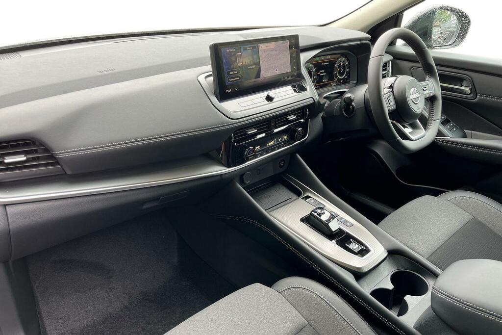 Nissan Qashqai 1.5 E-power 205 N-connecta Glass Roof LV26XES Black #2