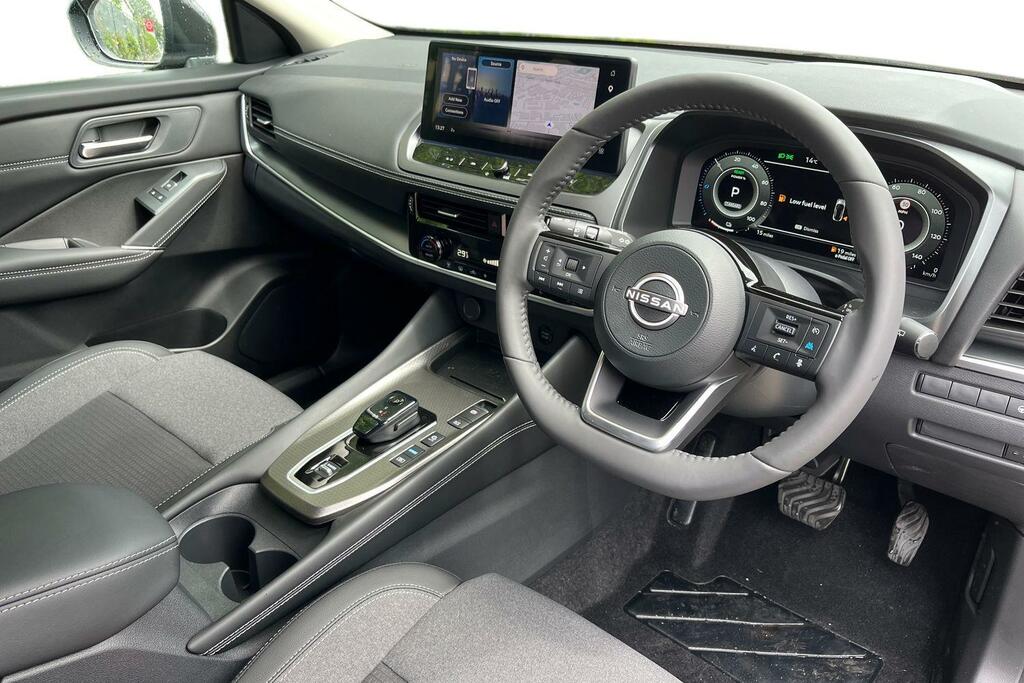Nissan Qashqai 1.5 E-power 205 N-connecta Glass Roof LV26XES Black #6