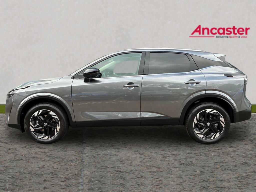 Nissan Qashqai Hatchback Black #6
