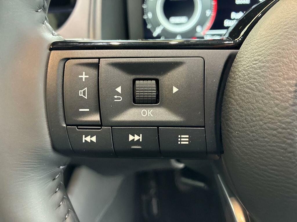 Nissan Qashqai Hatchback Black #21