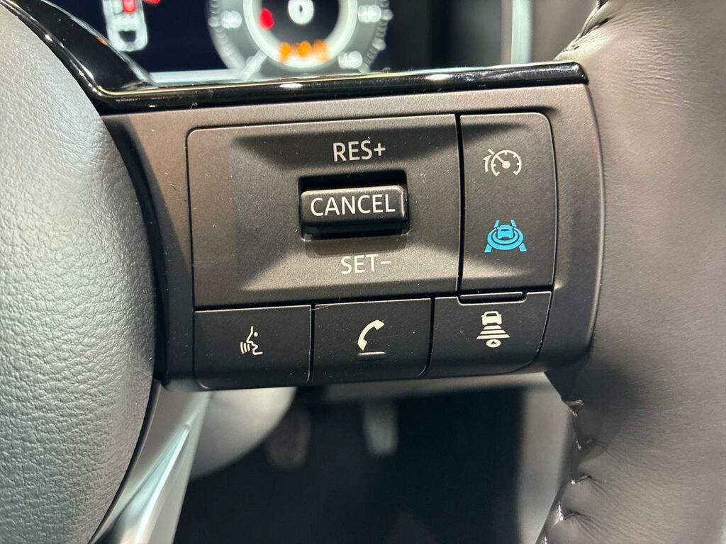 Nissan Qashqai Hatchback Black #22