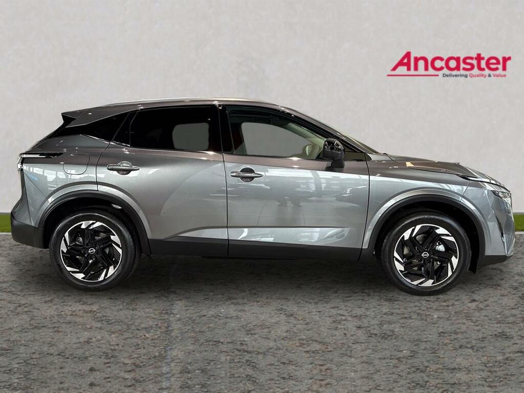 Nissan Qashqai Hatchback Black #2
