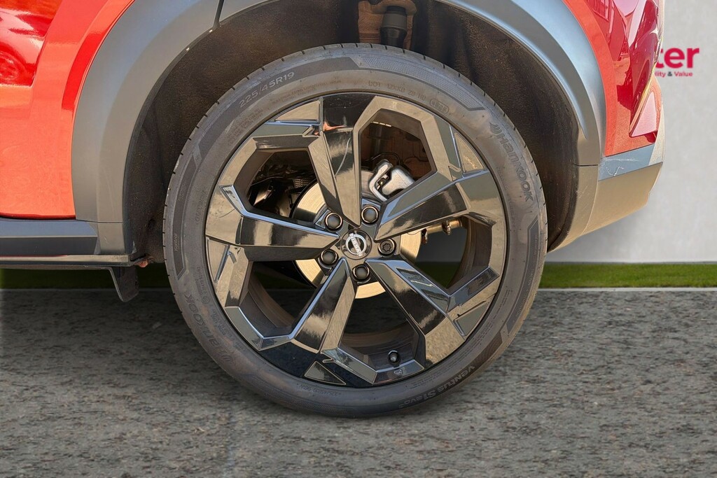 Nissan Juke 1.6 Hybrid Tekna LG26MXX Red #5