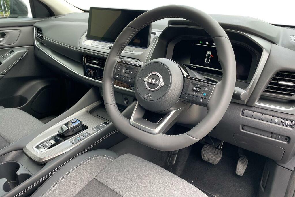 Nissan Qashqai 1.3 Dig-t Mh N-connecta Glass Roof Black #6