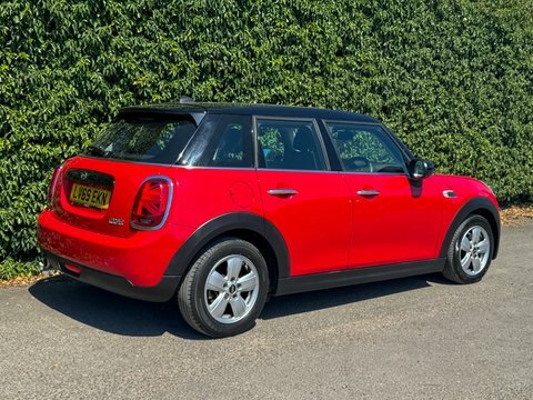 Mini Hatch 1.5 Cooper Classic LV69EKN Red #4
