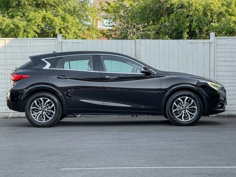 Infiniti Q30 1.6T Premium Intouch Black #6