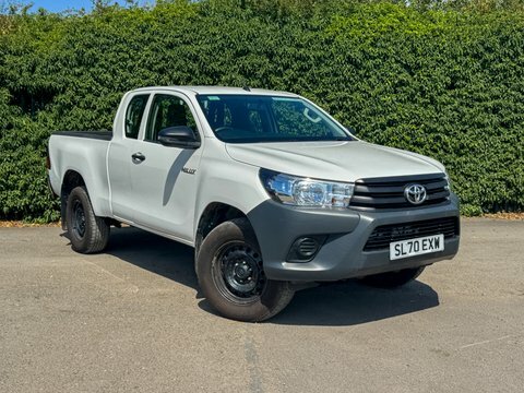 Toyota HILUX Active 2.4 White #2
